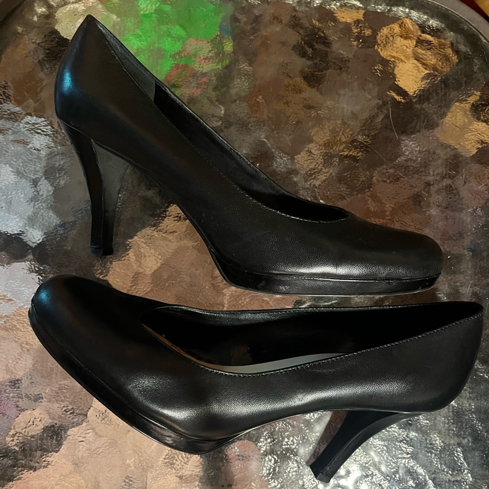 FRANCO SARTO WOMANS BLACK 3 INCH PUMPS - SIZE 8M * WORN A FEW TIMES*